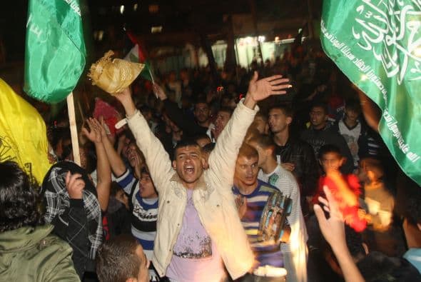 El movimiento islamista Hamas anunció a través de su cadena de televisión, Al Aksa TV, que el acuerdo incluía, entre otros, el levantamiento del bloqueo a Gaza, el fin de las hostilidades y la ampliación de la zona de pesca.