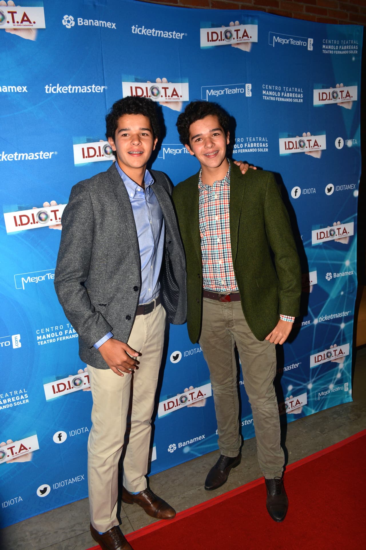 Ellos nunca perdieron la sonrisa y ya son todos unos jóvenes muy apuestos.