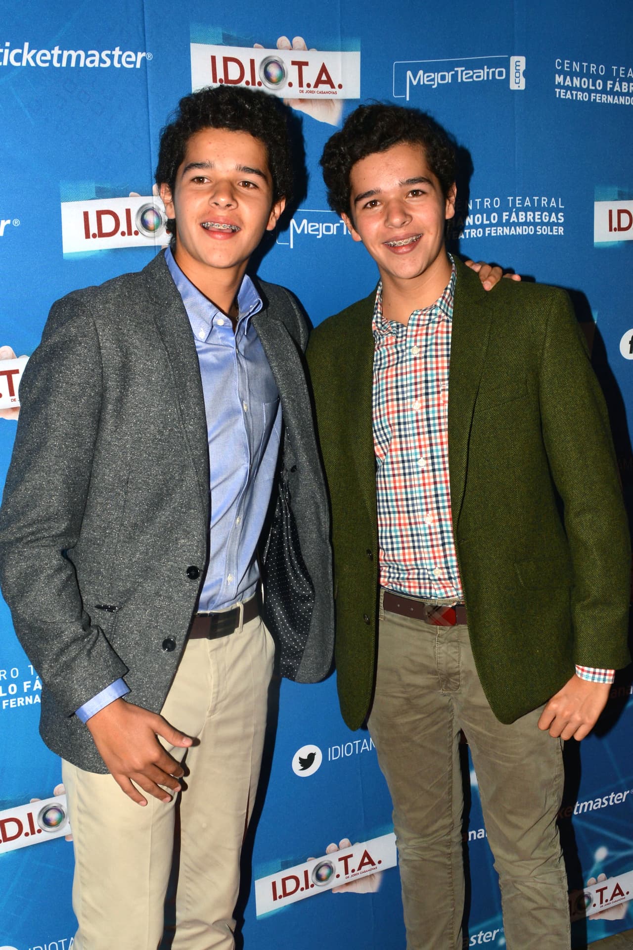 Ellos son Roberto y José Eduardo, hijos de 
<b><a href="http://www.univision.com/temas/itati-cantoral">Itatí Cantoral</a></b> y 
<b><a href="http://www.univision.com/temas/eduardo-santamarina">Eduardo Santamarina</a></b>, ahora ya tienen 17 años y son igual de altos que su padre.