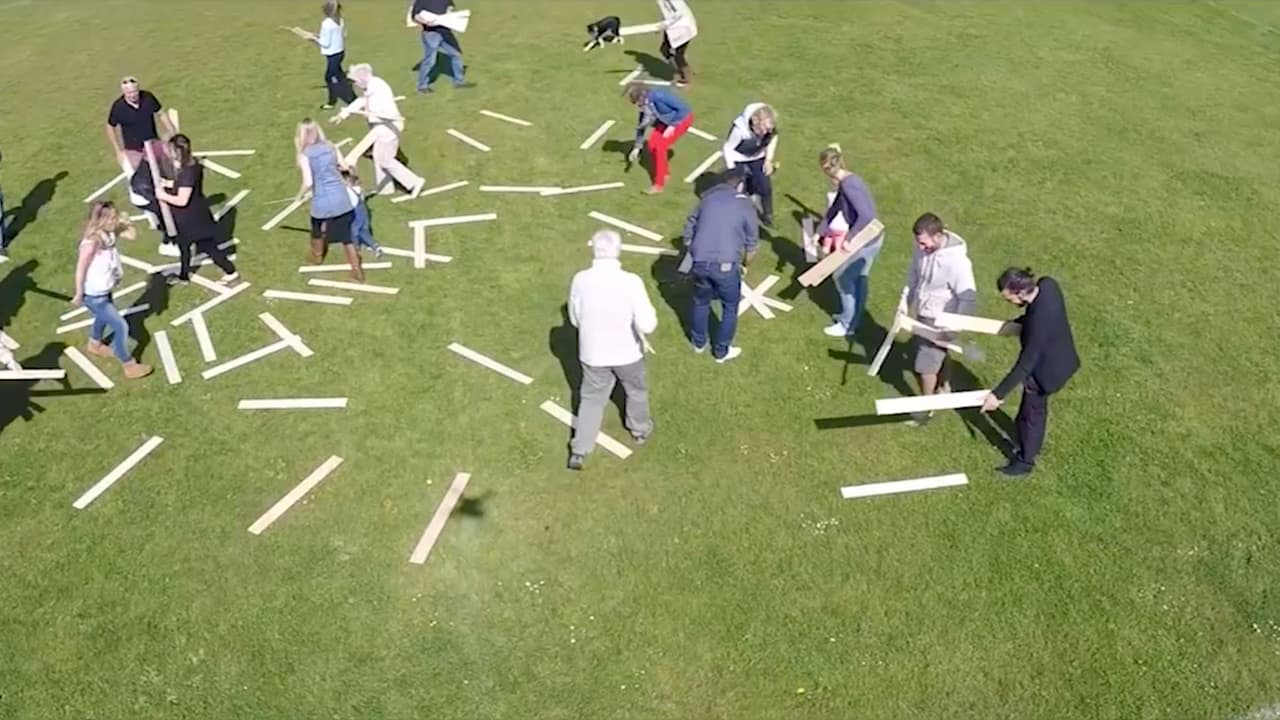 Entre todos juntaron unas tablas para construir el mensaje que Samantha jamás olvidará.