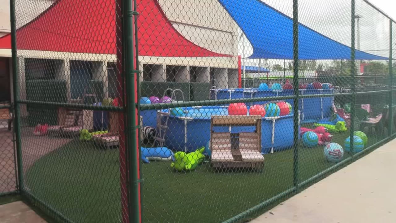 El alcalde de Miami-Dade, Carlos Gimenez, anunció el jueves la fecha en que podrán abrir los campamentos de veranos para niños y jóvenes en el condado.