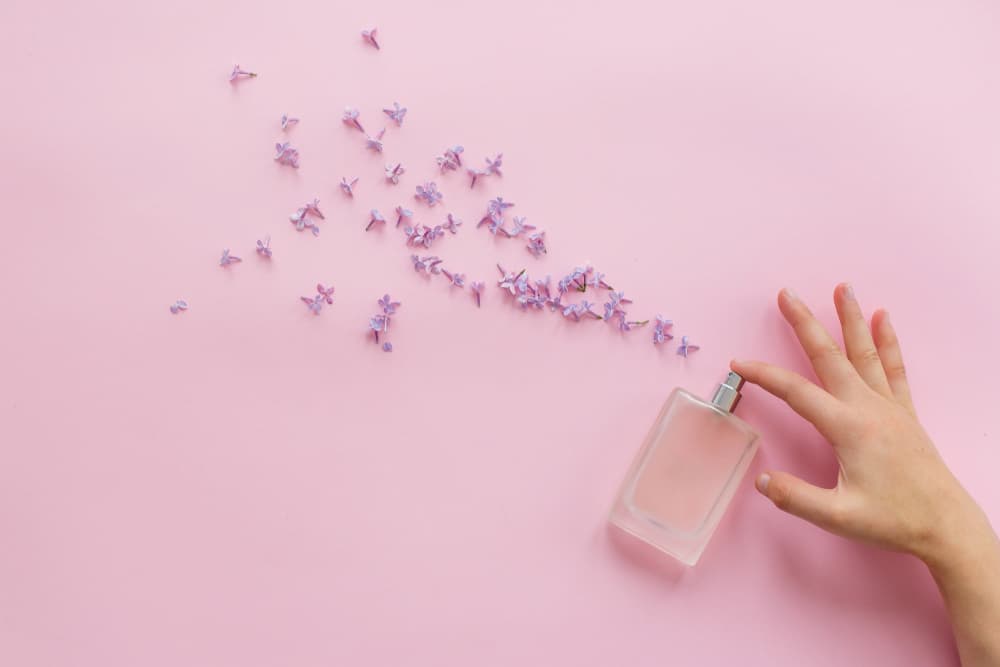 <b>Piscis</b>
<br>Las fragancias de lilas aportan serenidad, apaciguan los nervios y propician una buena relación amorosa y pasional, También utiliza aceite de sándalo para mejorar tu memoria.
<br>