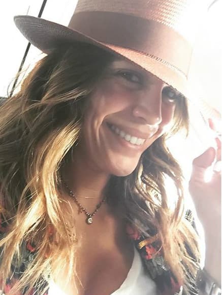 Karla Martínez emocionada por el comienzo de una nueva aventura junto a su amado esposo.