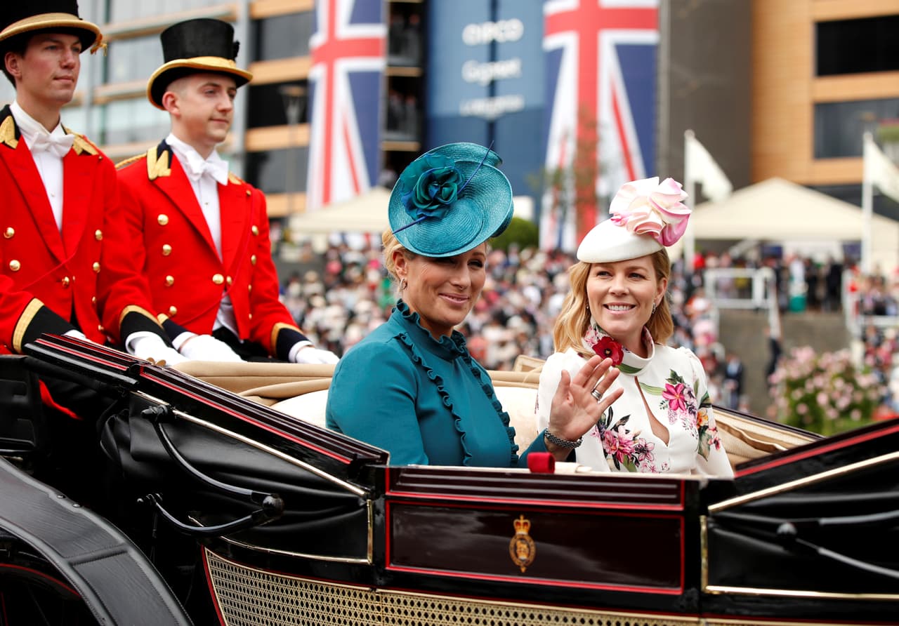 La campeona ecuestre no posee un título real y no es reconocida como Alteza Real, tal como lo pidió la princesa Ana, su madre: "Tengo mucha suerte de que mis padres decidieran que no usáramos un título, ya que crecimos e hicimos todas las cosas que tuvimos oportunidad de hacer", le dijo a The Times en 2015.