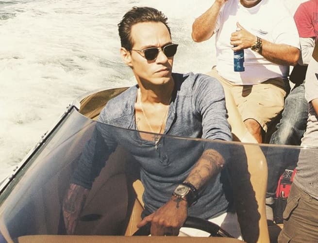 Uno de los negocios que tiene el intérprete de de '¿Y ahora quién?', es su línea de ropa.