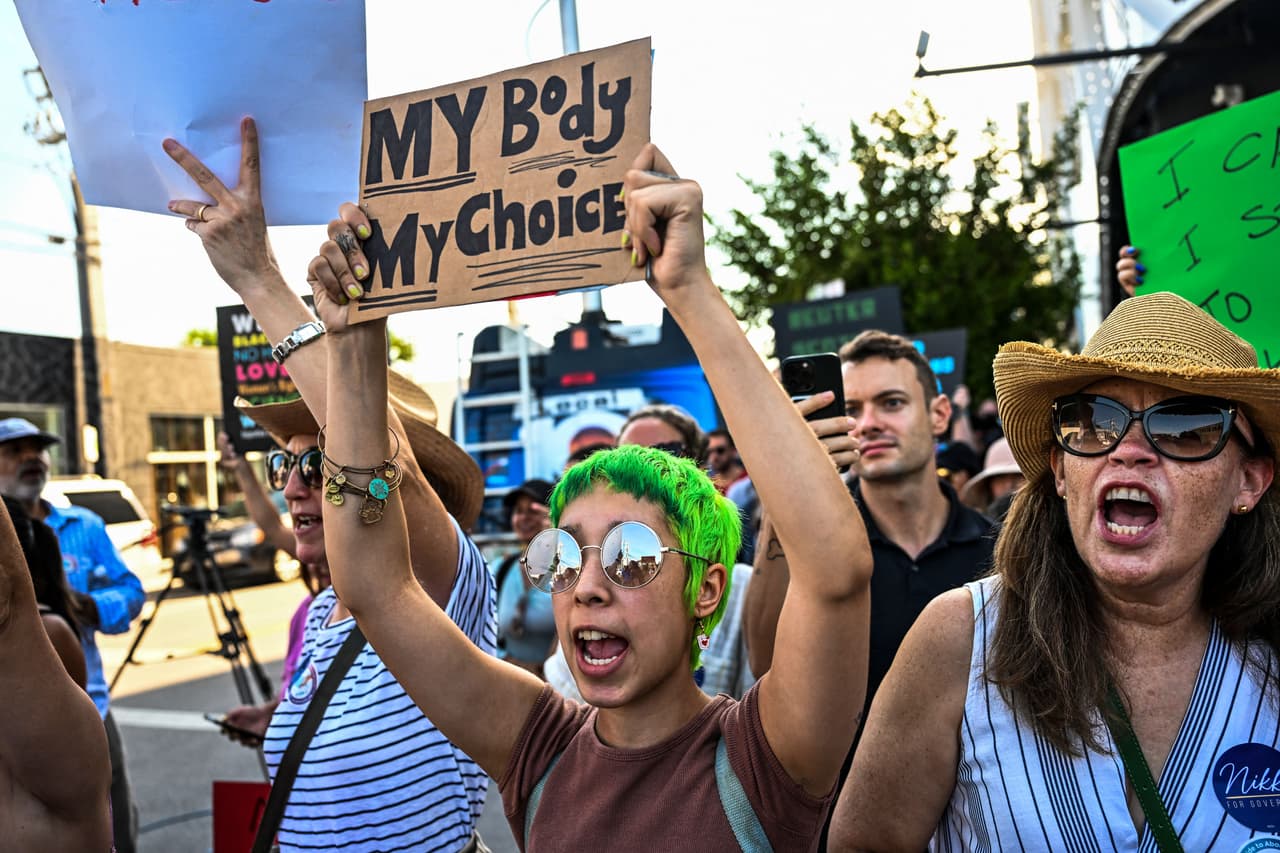 “Mi cuerpo, mi decisión”, decían algunas de las pancartas que llevaban en la protesta.
<br>