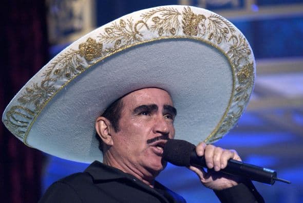 En la edición de 2008 de Premio Lo Nuestro, Vicente recibió el galardón a la Excelencia.