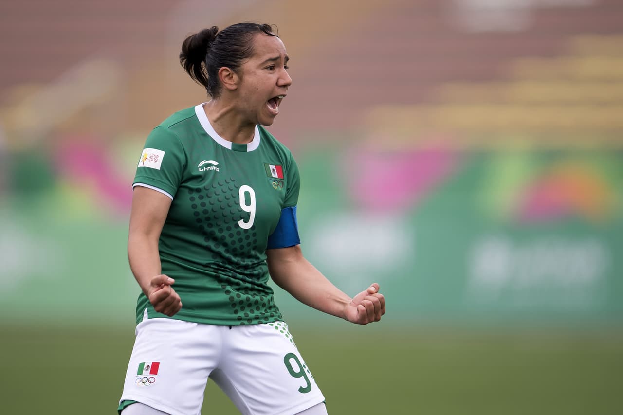 Charlyn Corral - Futbol