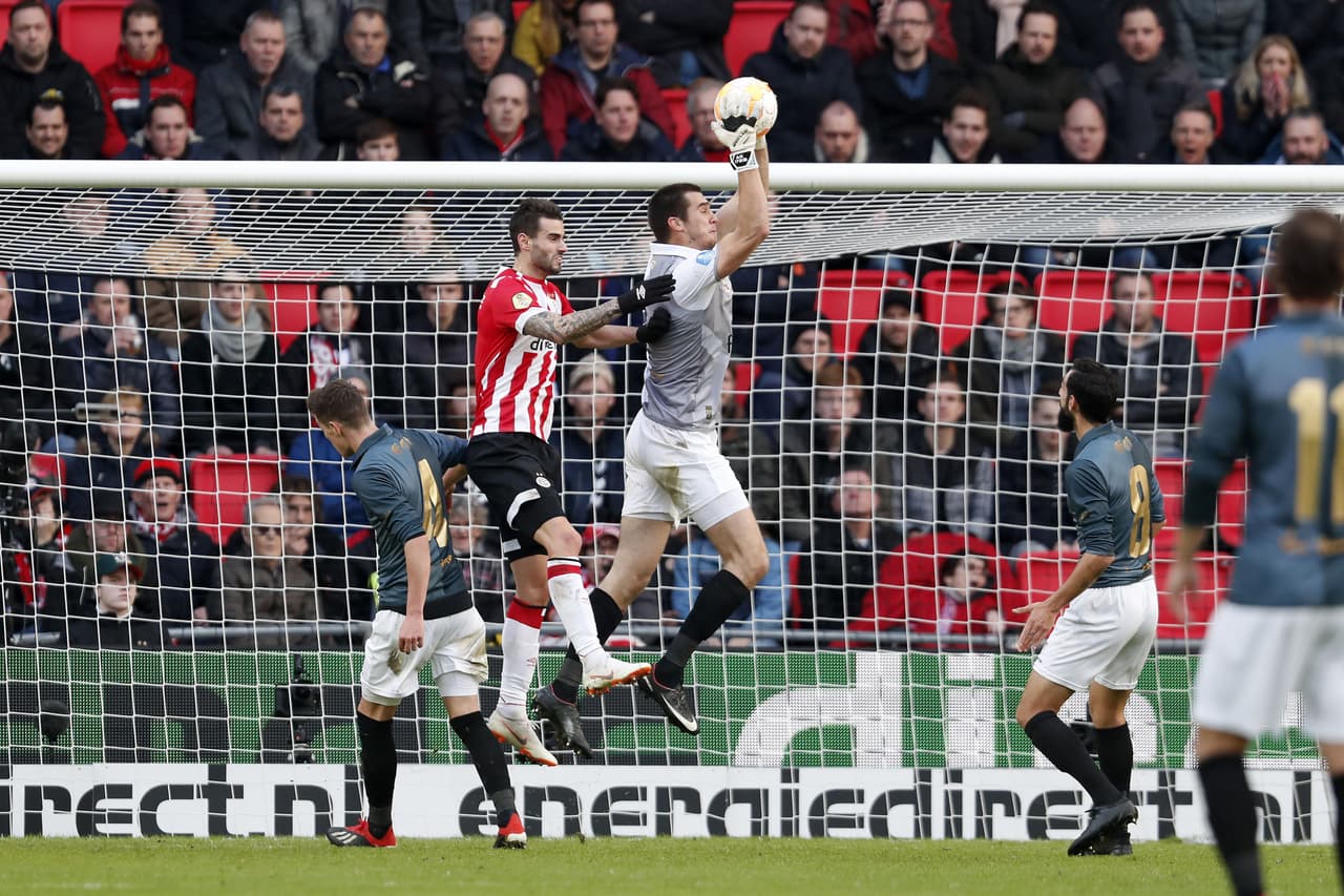 Por su parte, Fortuna Sittard contuvo la embestida del poderoso PSV Eindhoven en su casa.