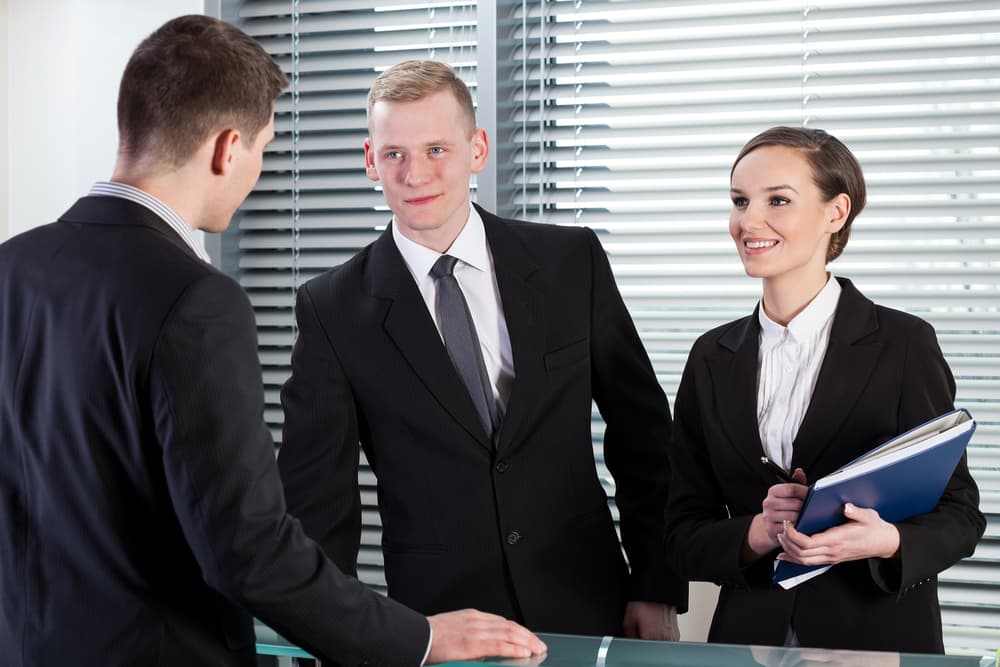 Debido a los movimientos planetarios explicados anteriormente y que están incidiendo en tu signo ariano, notarás cómo tu imagen pública te dará puntos en una entrevista en que se determinará la posibilidad de conferirte una nueva responsabilidad laboral bien remunerada para el próximo mes de enero. Es importante tener siempre una presencia agradable…