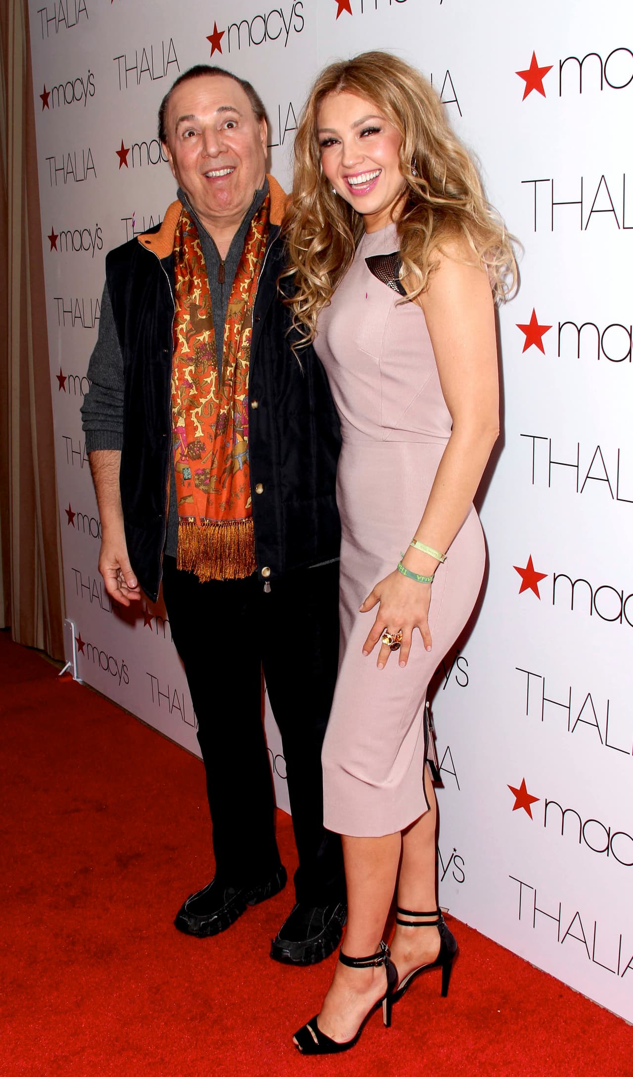 “Yo la quiero mucho y sé que soy correspondido. Honestamente, jamás me ha tratado mal, por el contrario, 
<b>Thalía siempre ha sido muy humana y comprensiva con toda la gente</b> que está a su alrededor”, concluyó.