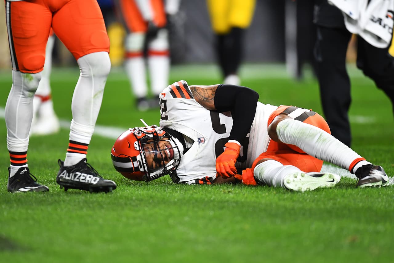 Pittsburgh tenía que vencer a los eliminados Browns para mantenerse con vida en la temporada y lo lograron con una destacada actuación de Najee Harris.