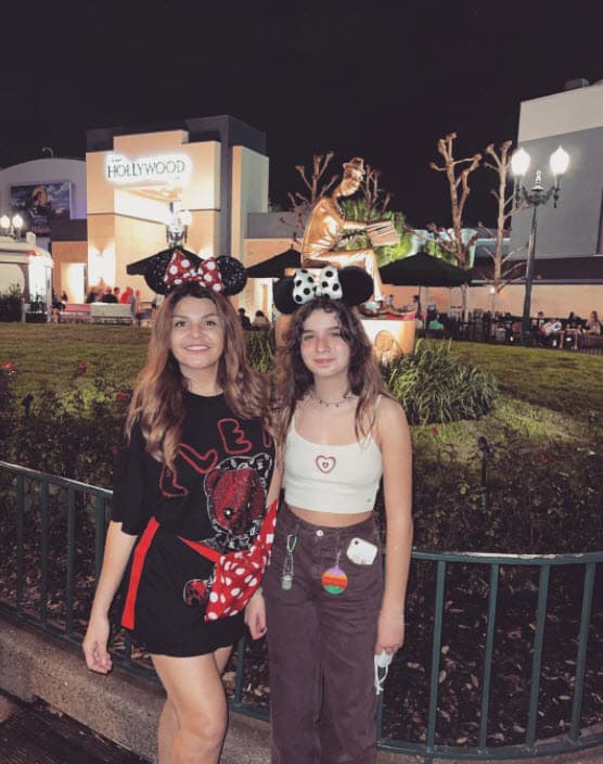 <b><a href="https://www.univision.com/famosos/hija-itati-cantoral-cumplio-13-anos-se-parece-mucho-a-la-actriz-fotos" target="_blank">Y María Itatí</a> </b>(13 años), a quien la tuvo con Carlos Alberto Cruz, con quien vivió en matrimonio de 2008 a 2017. 
<br>