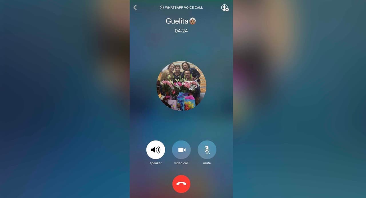 Tabahta y Ramona Triana, a quien ella llama “mi segunda madre”, pueden estar en comunicación gracias a que la mujer le perdió el miedo al teléfono y puede usar las aplicaciones básicas.