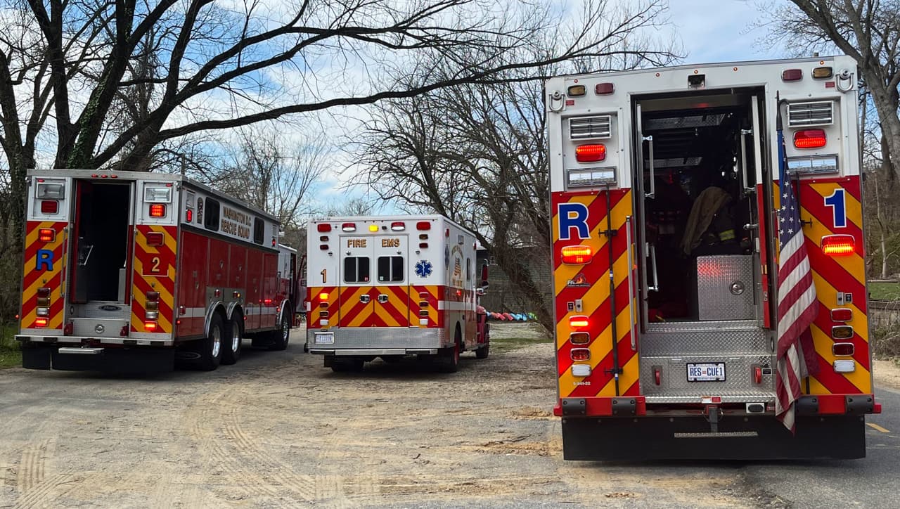 También, el Departamento de Bomberos de Arlington y la Policía de Parques de EEUU.