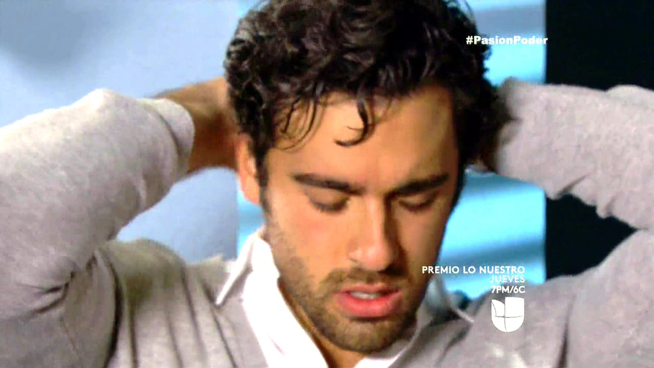 David está sufriendo mucho por tu decisión y se niega a dejarte ir.