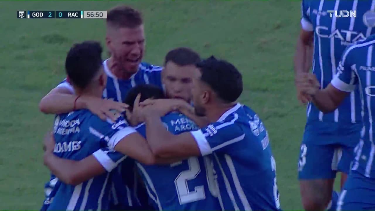 ¡Golazo! Rodríguez pone el 2-0 sobre Racing con el tiro libre