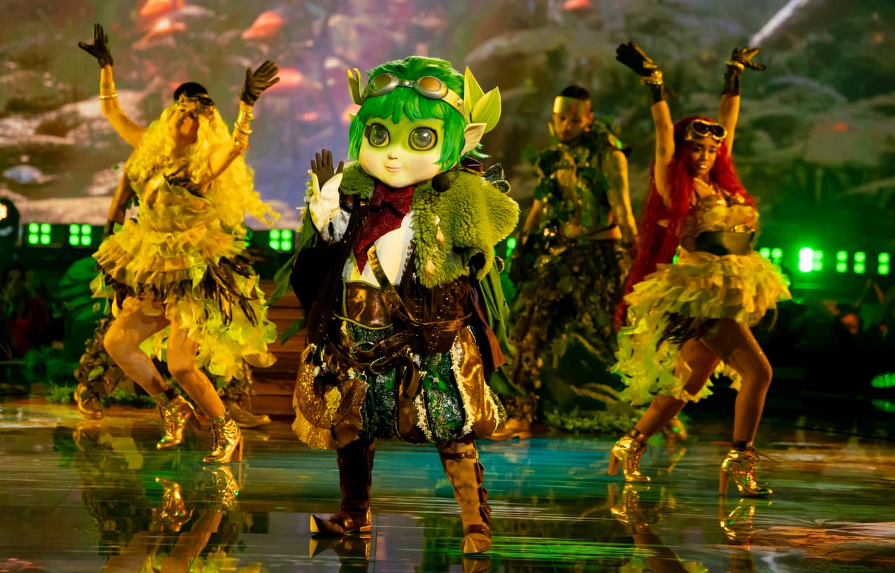 Hada tuvo un performance con la canción 'Mamiii' de Becky G y Karol G. Martha Higareda y Wendy Guevara apostaron porque Ludwika Paleta se encuentra detrás de este personaje ¿será?