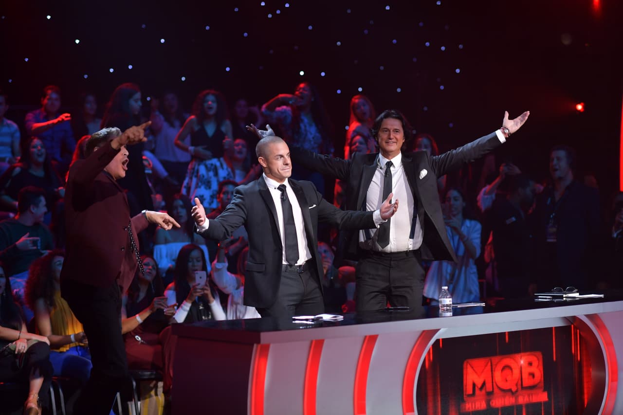 El coreógrafo Casper Smart parecía conocer muy bien la canción y se movió al ritmo del tema del exesposo de su exnovia, Jennifer López.