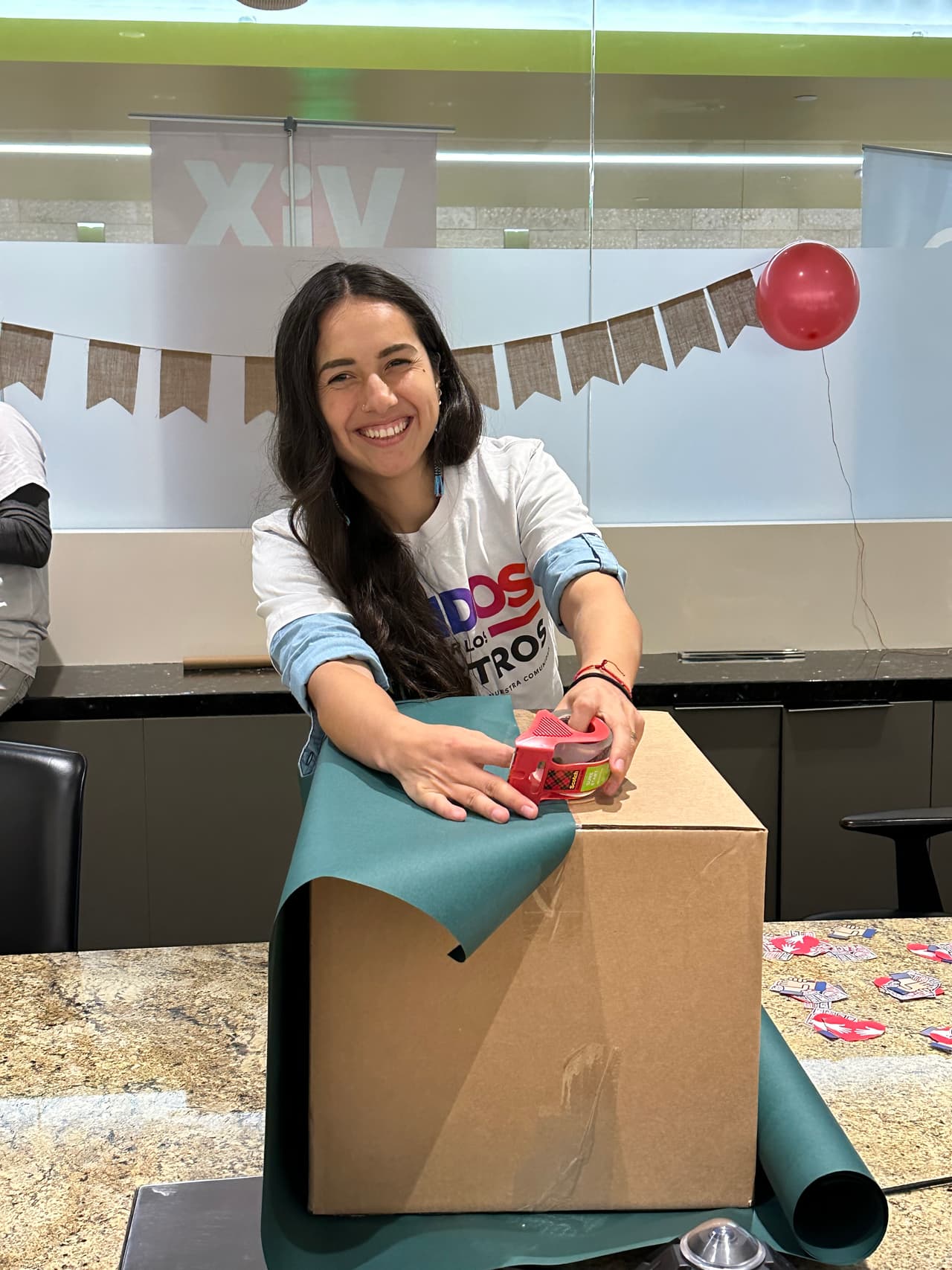 Empleados de Univision 34 Los Angeles sirviendo a la comunidad el 14 de octubre durante el Dia de Servicio "Unidos Por Los Nuestros"