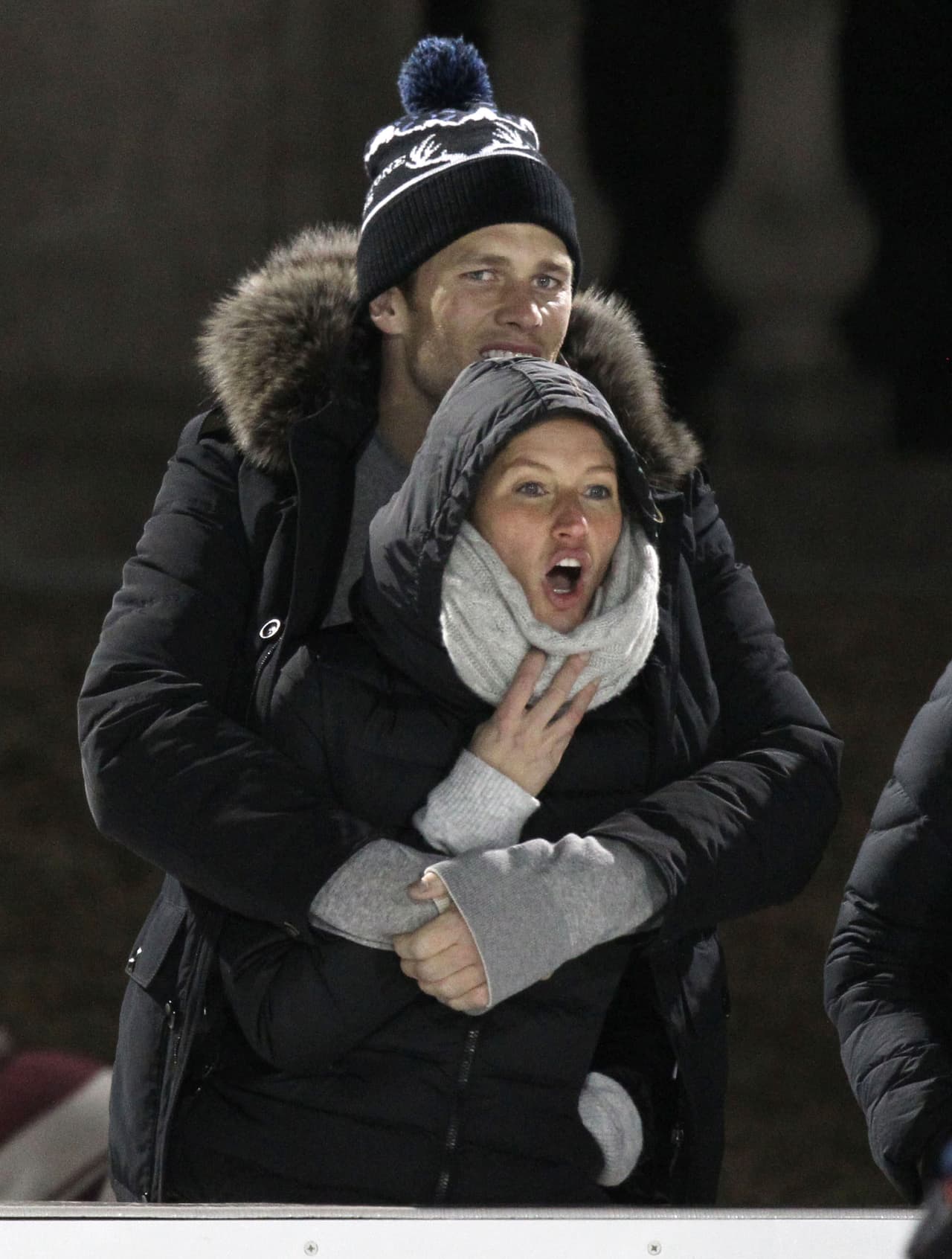 Lo mejor es que Giselle podrá quedarse afónica en este partido y no en el del Superbowl cincuenta.