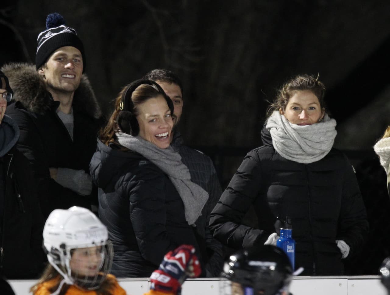 Tom Brady y Giselle Bündchen son los orgullosos padres de una estrella del hockey, a futuro.