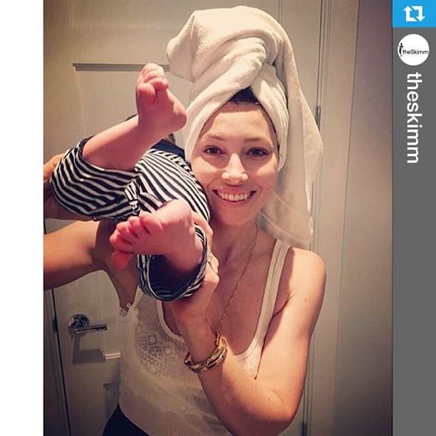 Jessica Biel hasta hace malabares con su hijo.