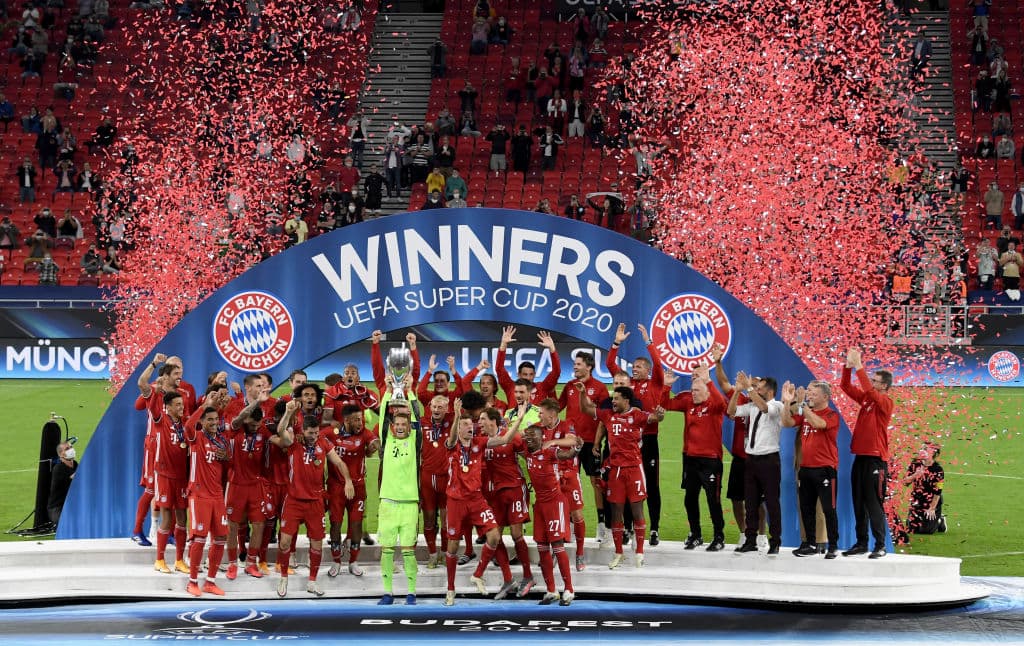 ¡Así festejó el imparable Bayern un nuevo título! | La celebración del conjunto bávaro tras conseguir la Supercopa de la UEFA.