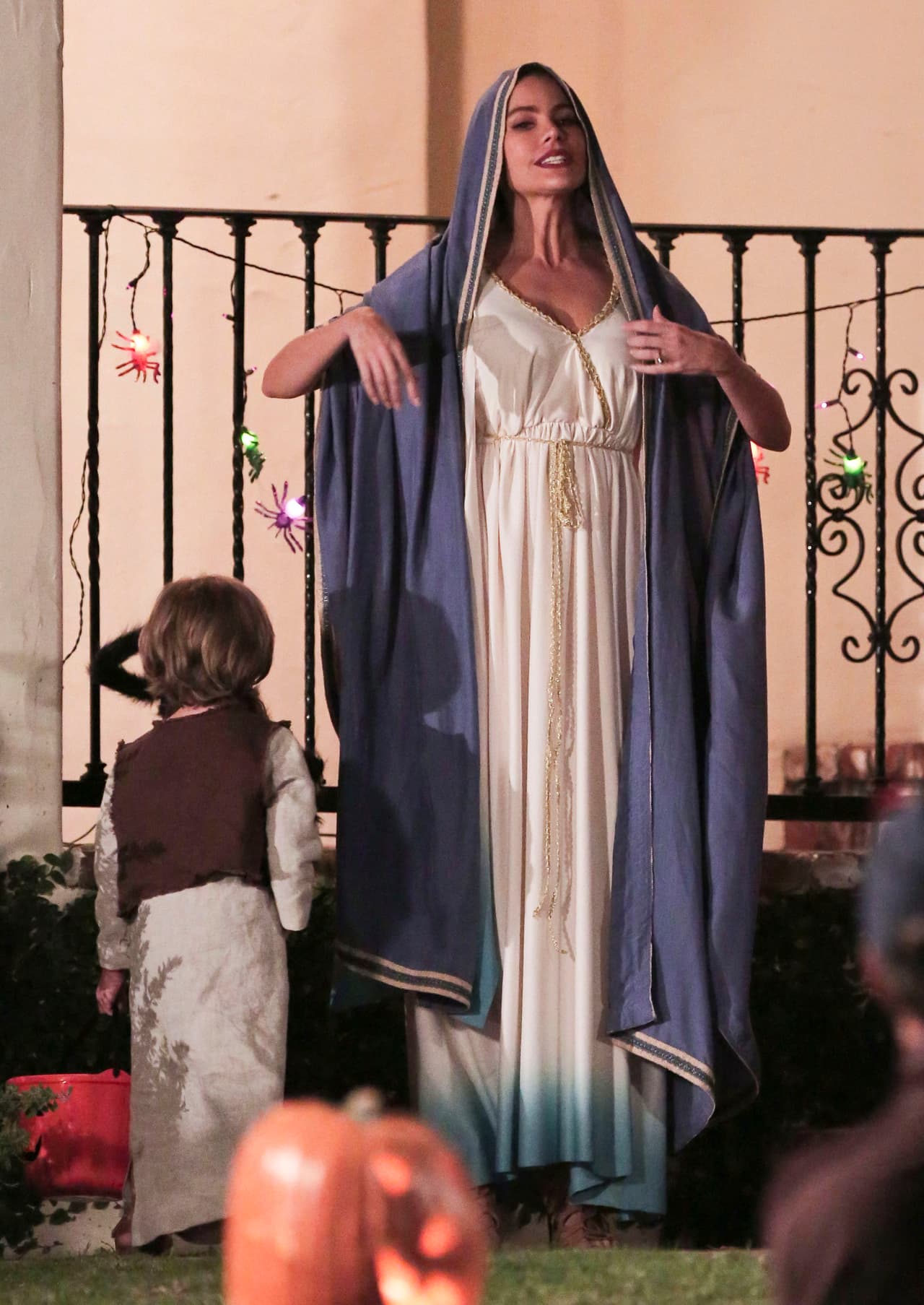 En realidad forma parte del episodio de Halloween de su show 'Modern Family'.