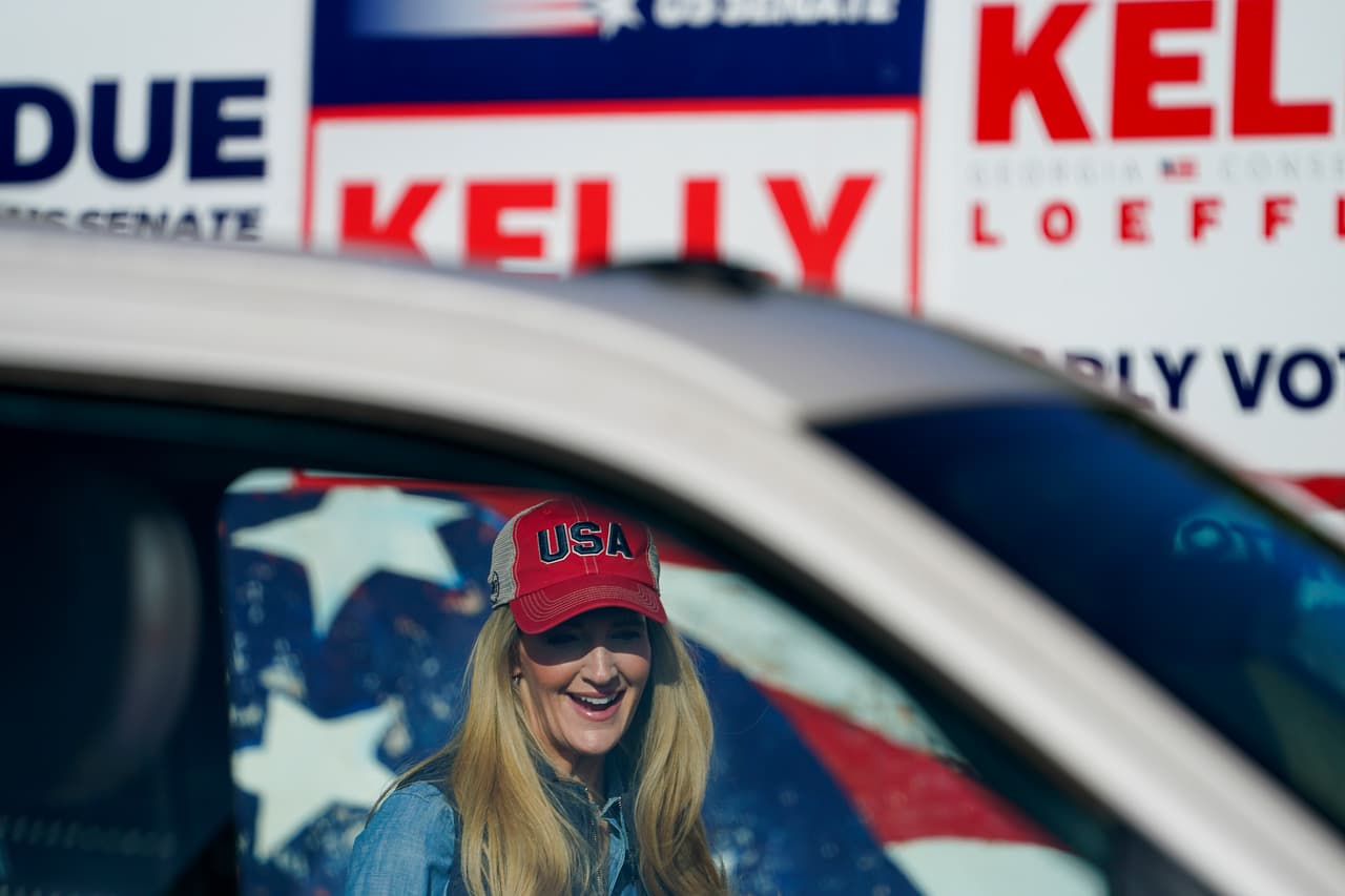 Justo un día antes de que las cruciales elecciones de segunda vuelta en Georgia decidan qué partido controlará el Senado de Estados Unidos, las probabilidades sugieren que las contiendas terminarán muy ajustadas con buenas posibilidades para los demócratas. Las acciones del presidente Donald Trump podrían terminar afectando los interéses de los senadores republicanos con miembros de su propio partido.