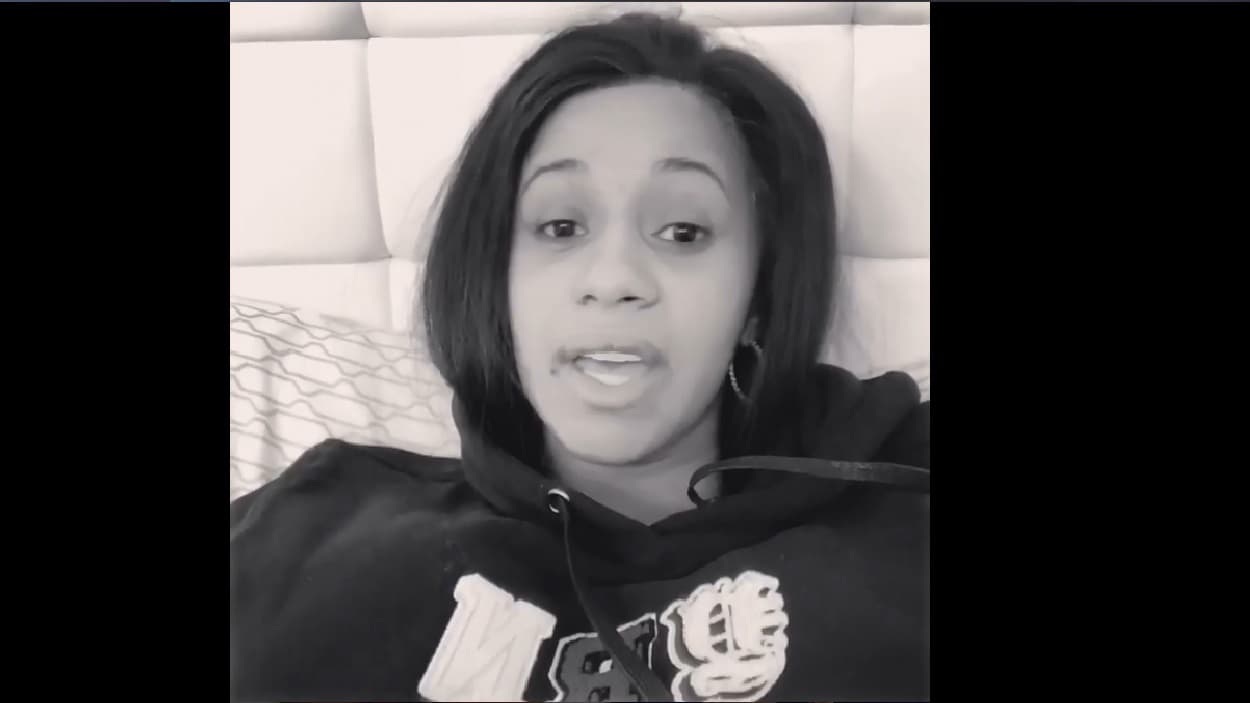 Y recientemente se volvió viral en redes sociales un video en vivo que había hecho en el pasado, confesando algunas de sus acciones en conytra de sus clientes en aquella época.