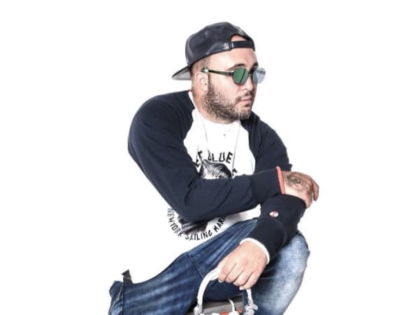 Más tarde tomaría su propia rumbo como DJ.