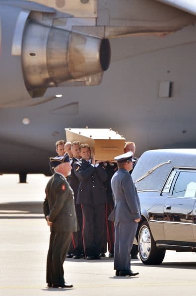 Procedentes de la ciudad ucrania de Járkov llegaron 24 féretros abordo de un Boeing australiano.