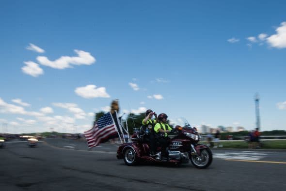Los ciclistas participan en el paseo de Rolling Thunder anual en Washington, DC.