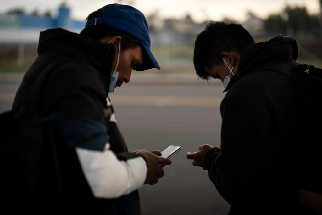 Allí podían desde cargar las baterías de sus teléfonos celulares hasta descansar un poco antes de llegar a su destino.