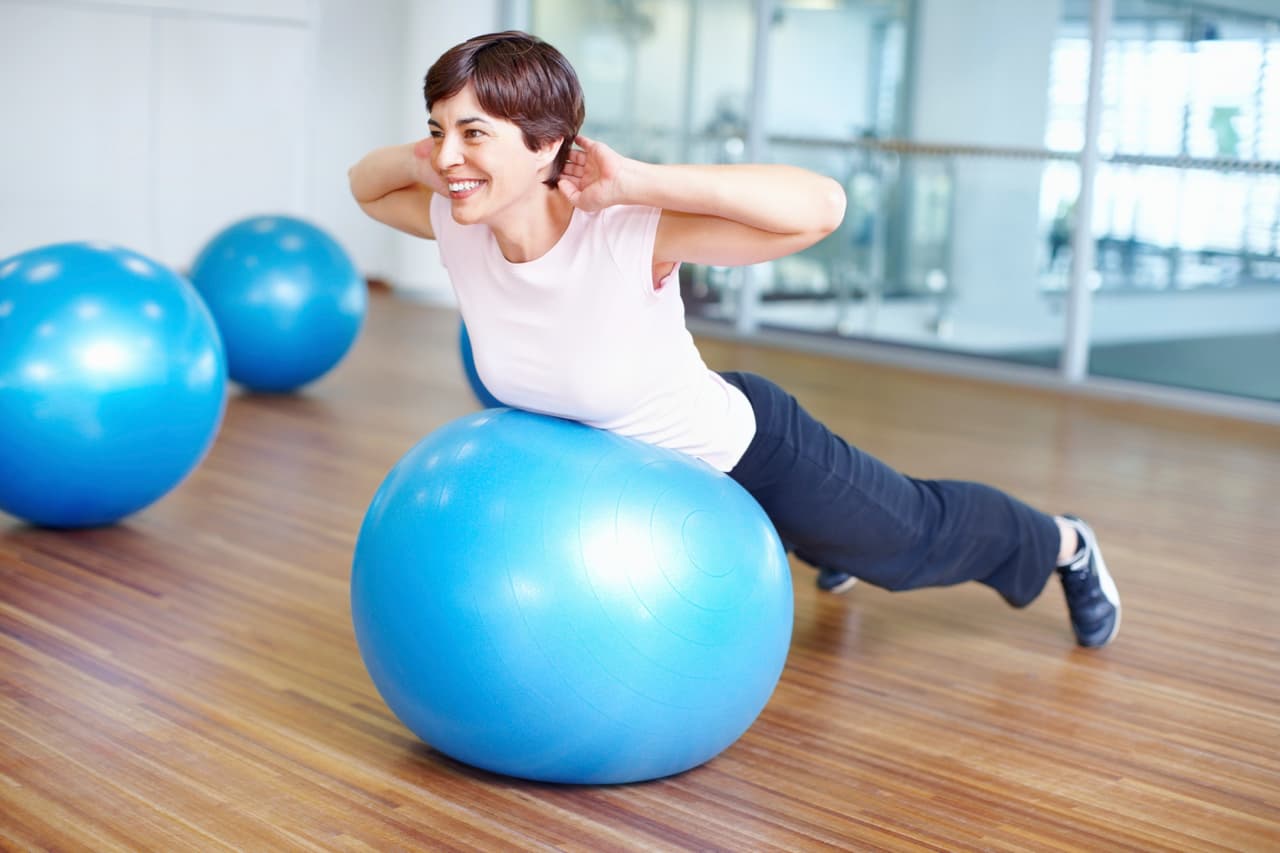 Envejecimiento. Aunque el desgaste comienza a partir de los 30 años, un estudio publicado en 2014 en la revista científica Muscle, Ligaments and Tendons, halló que entre los 30 y 50 años, la disminución de la fuerza muscular no es significativa.