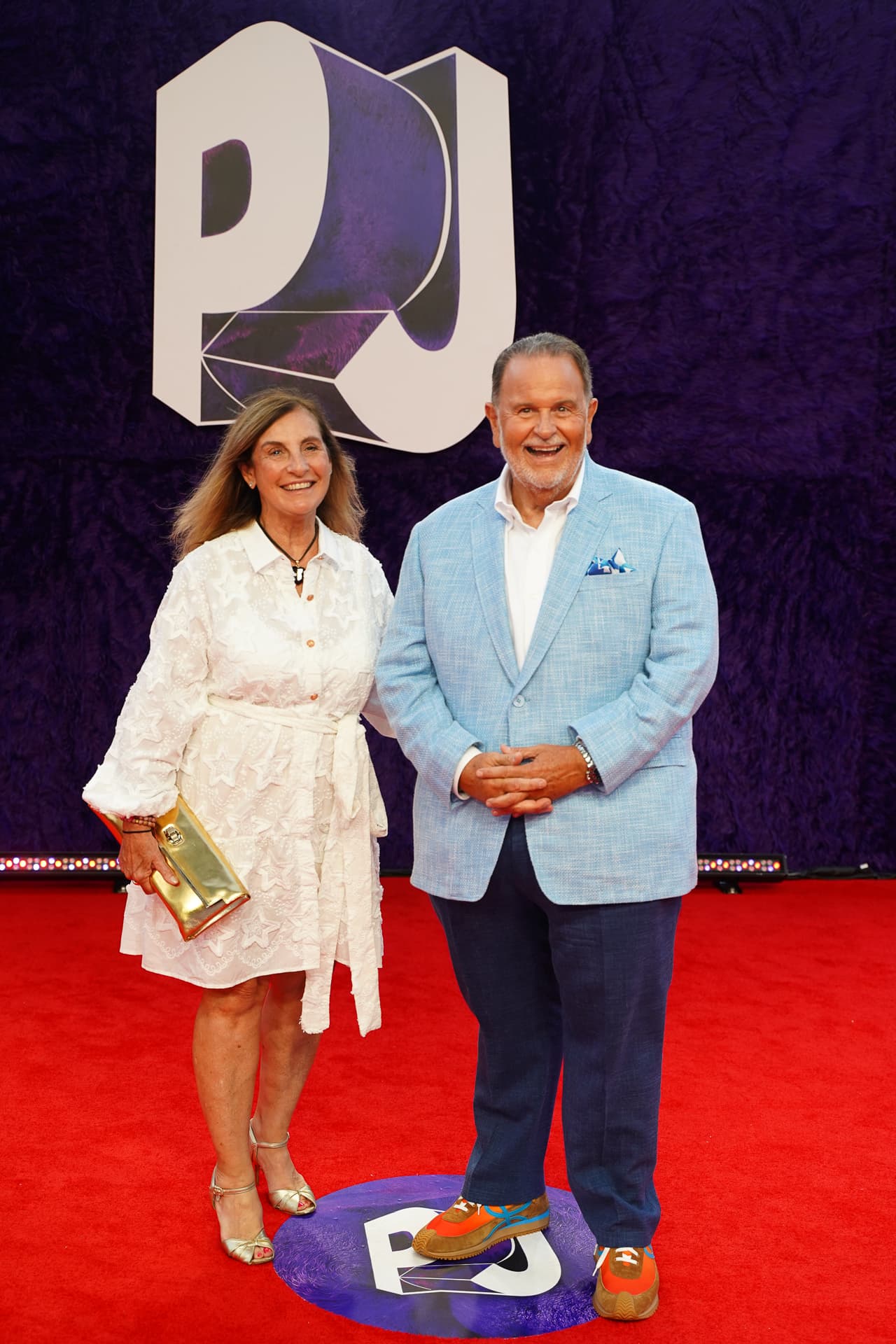 <b>Raúl de Molina y su esposa Mily</b> también eligieron un look relajado.