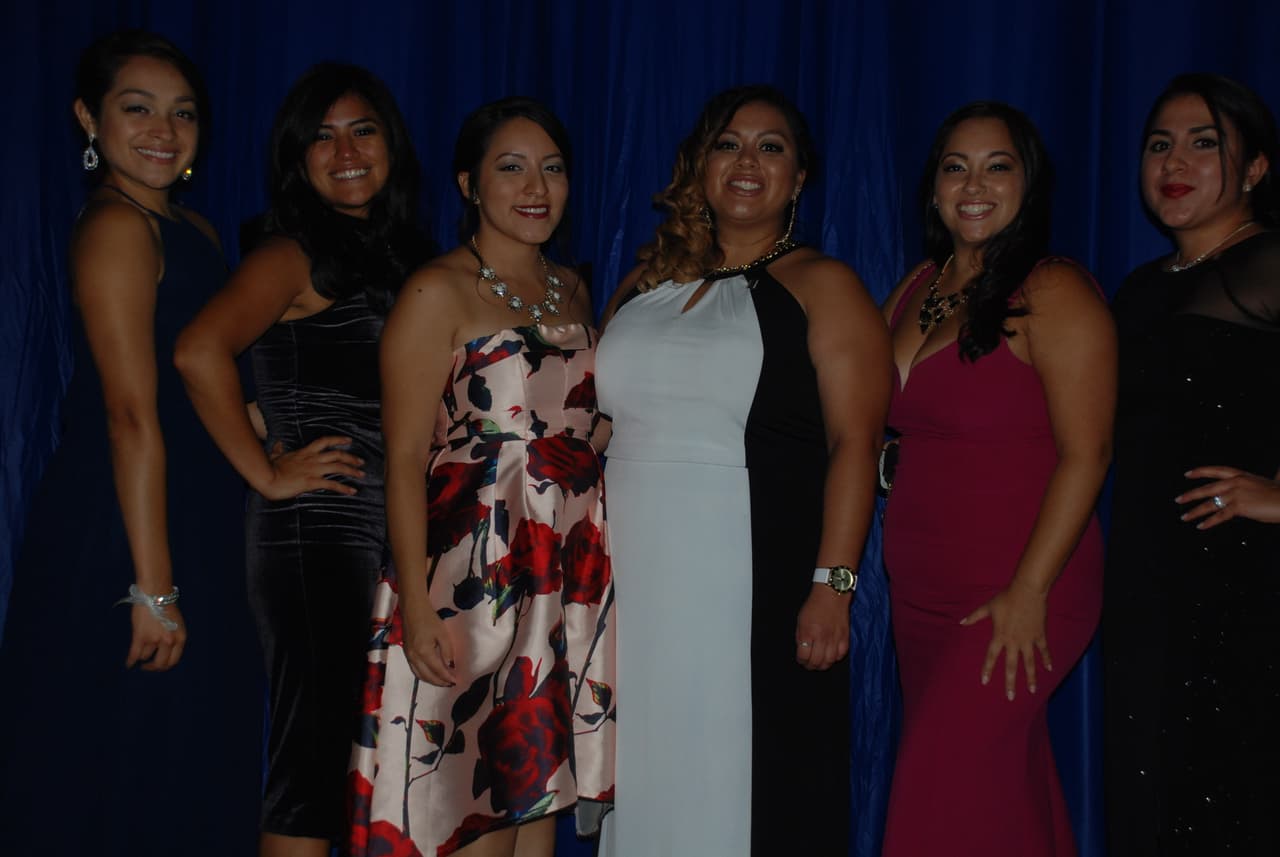 Hillary Clinton prometió igualdad de salarios para mujeres latinas