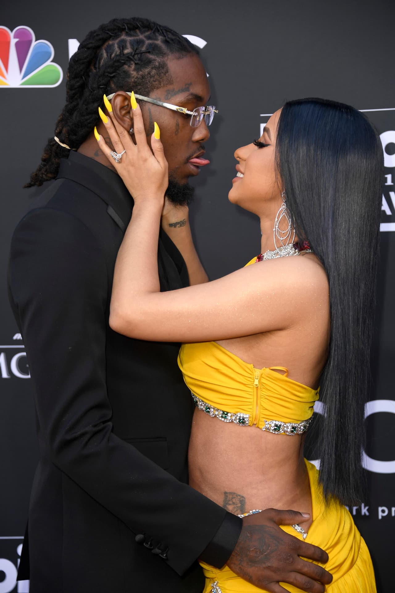 De acuerdo con 
<a href="https://www.tmz.com/2020/09/15/cardi-b-files-divorce-offset-marriage/" target="_blank">TMZ</a>, la pareja está separada desde hace un tiempo y el documento legal interpuesto por la rapera de origen dominicano indica que la causa es por 
<b>"diferencias irreconciliables".</b>
<br>