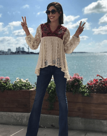 Bendecida por la bella familia que ha conformado y motivada a sentirse bien por dentro y por fuera, Karla cuida su alimentación y se ejercita para conservar su delgada figura.