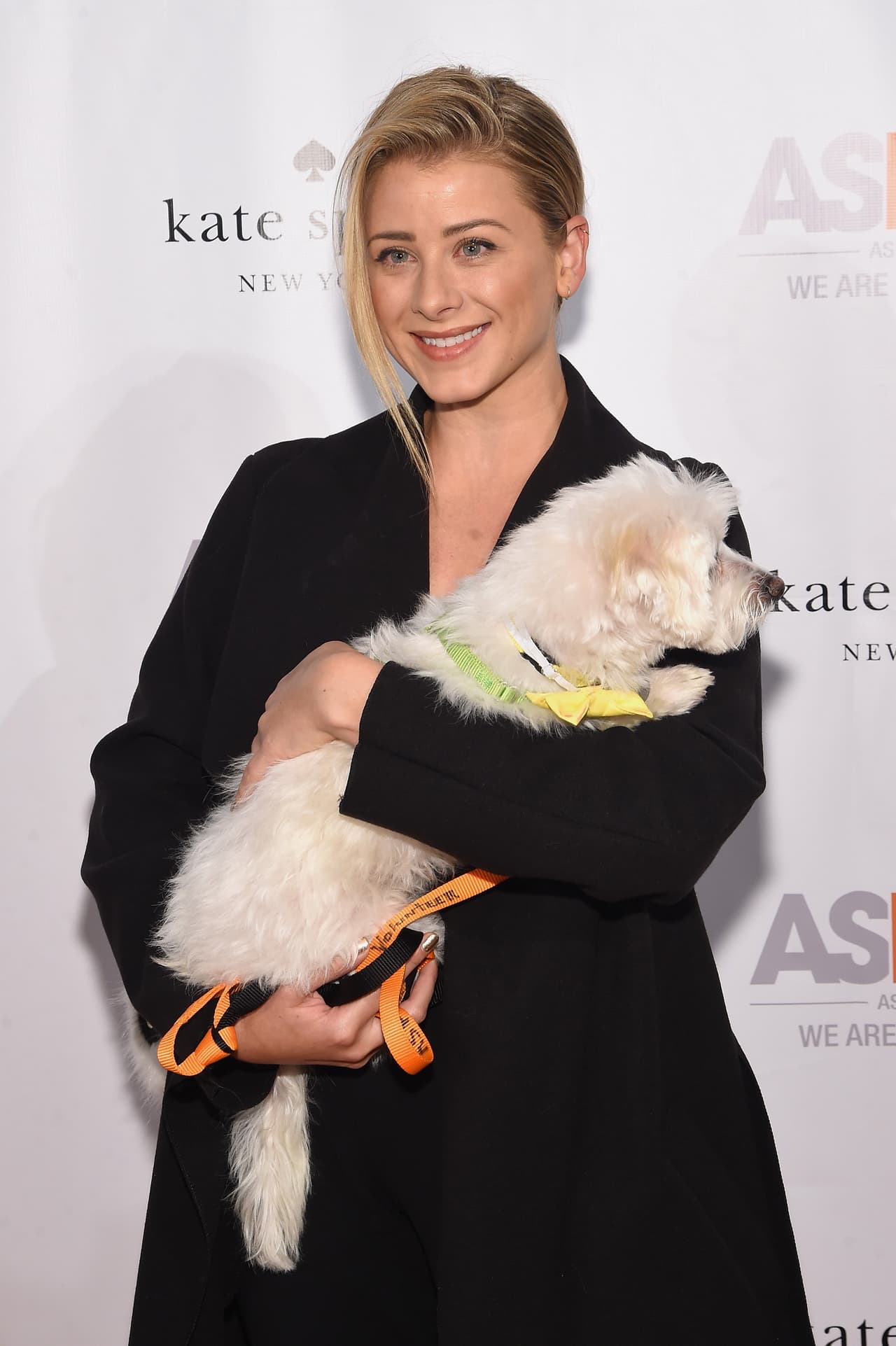 Pero no fueron las únicas celebridades que asistieron. También apareció Lo Bosworth, quien apareció en el famoso programa de television 'The Hills'.