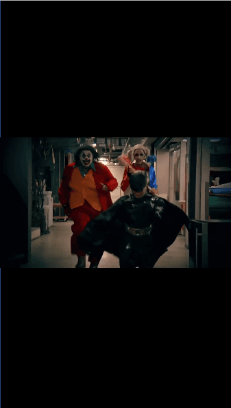 En él aparece La Flaca disfrazada de Harley Quinn, otra enemiga de Batman; mientras que Carlitos participa caracterizado, justamente, del superhéroe.