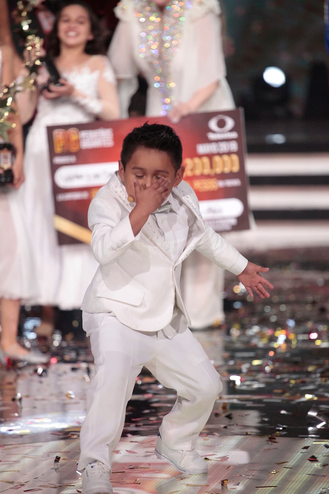 Giovani no dejaba de agradecer y lanzar besos al público.