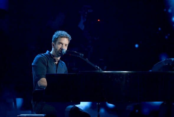 La música pop regresó al escenario acompañada del piano de Pablo Alborán.