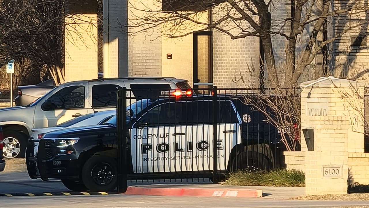 La 
<b>ceremonia del Shabat estaba siendo transmitida por Facebook Live</b>, a través de la página de la congregación, cuando de repente fue interrumpida por 
<b>Malik Faisal Akram.</b> Tras unos minutos se escucharon gritos y el comienzo de las negociaciones con la policía. Minutos después, 
<b>la transmisión en vivo fue deshabilitada.</b>