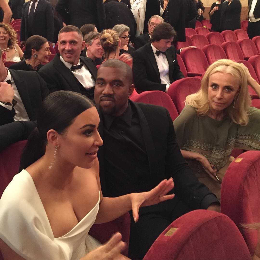 Su presencia causó revuelo entre los asistentes,