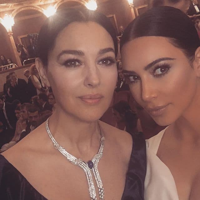 Persiguió a su ídolo Monica Bellucci para retratarse con ella.