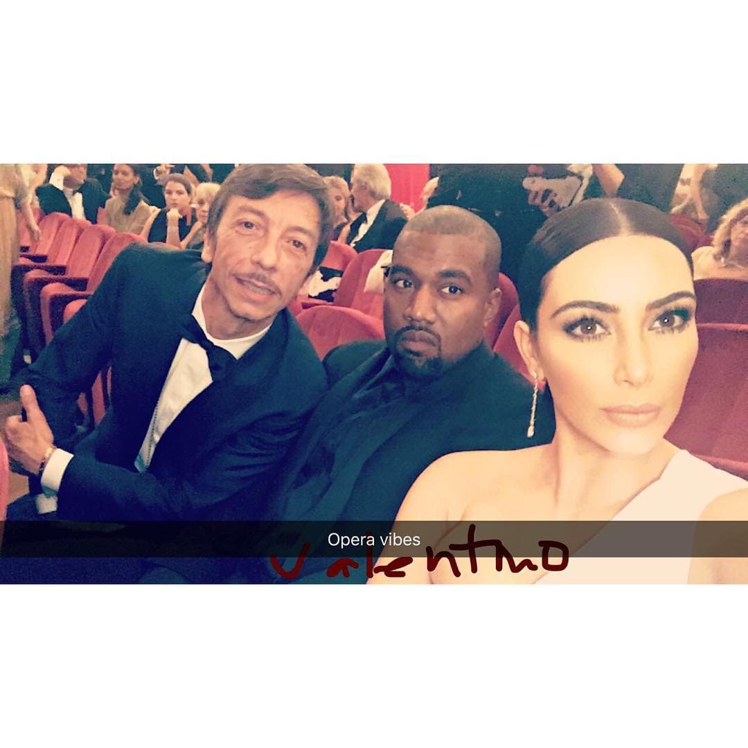 Kim ni paró de tomar fotos.