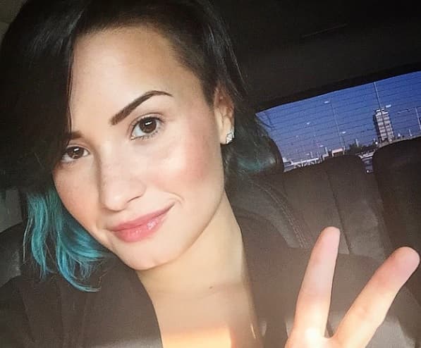 Wow... el cutis de Demi es súper terso, ¡cómo de un bebé!