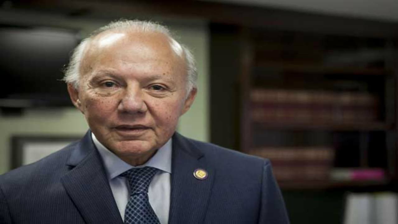 Secretario de Justicia César Miranda